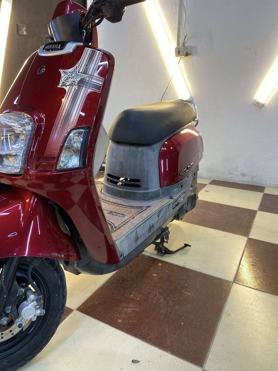 ماكس بوليسي نوزل مديل 2009دراجه صار 3ايام طالعه من رمبه الله شاهد كفراتها بلادي كلهن ختم واحد مختمه تخبل مشيها شلعتها تشك الكاع بيها منفذ شحن ثنين وبيها لايت زنون السعر مليون و200 وبيها مجال العنوان بصره ابو الخصيب سوك محيله رقم تلفوني ***********
