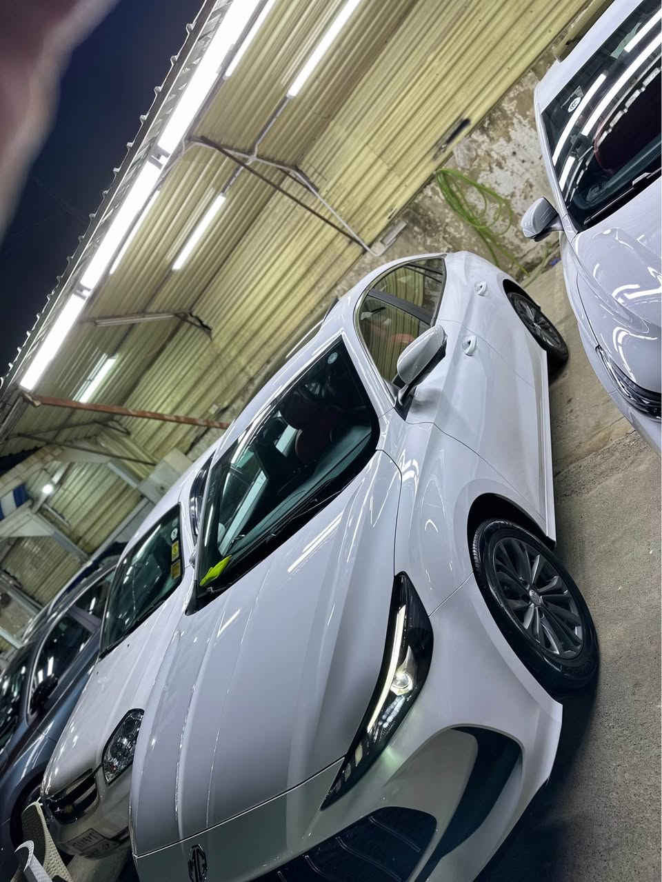 MG GT 
مۆدیل 2025 
فول فول مواسەفات ناو سۆر 
بێ بۆیاغ بێ تعدیل یەک قۆپی بچوک بە PDR چاکراوە
شاشە گەورە شاشە ئەکتیف چوار زمان دحامی لۆ دحامی بەشەرت 15,000KM رۆیشتیە 
سحری 126$ کەمێک مەجال 
بۆ زانیاری زیاتر پەیوەندی بکە بە *********** أربيل, العراق
