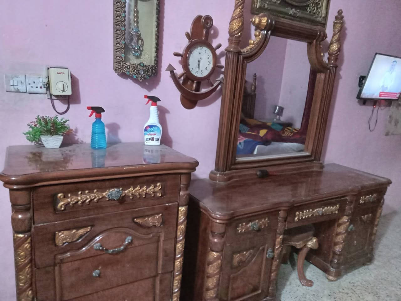 سلام عليكم غرفه اخشاب ماليزي للبيع المكان مدينه الصدر الداخل الرقم ***********
