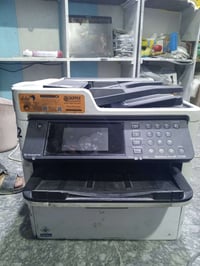 عندي طابعتين ٥٧٩٠ و 579r ثنينهم شغالين و السكنرات شغالة ... تطلعلي بيه...