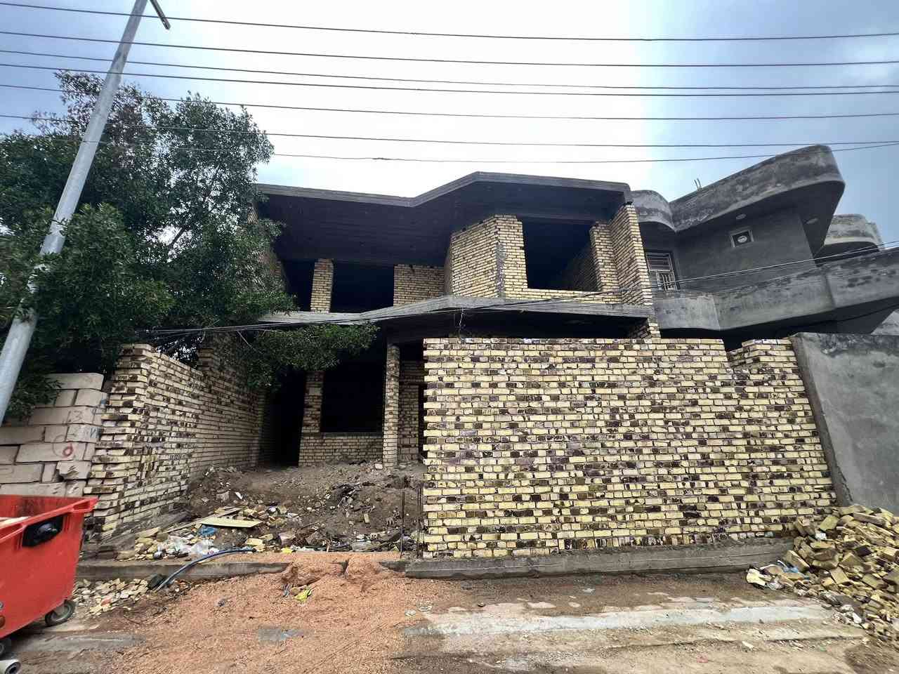 السلام عليكم هيكل طابقين الموقع ابو جوعانه الزراعي داخل بالتطويب (حي المصطفى ) موقع جدا مميز وحلو قريب ع شارع الجول شارع أسواق هدايانا  سند ٢٥ تحويل مباشر 
تفاصيل الهكيل: الطابق الاول صاله _استقبال _مطبخ _غرفتين  نوم _صحيات داخليه وخارجيه _طابق الثاني _غرفين نوم _مجمع صحيات  الهيكل موقع حلو خدمات متكاملة ٤ غرف نوم 
الاستفسار /*********** سيد حسين الاعرجي
