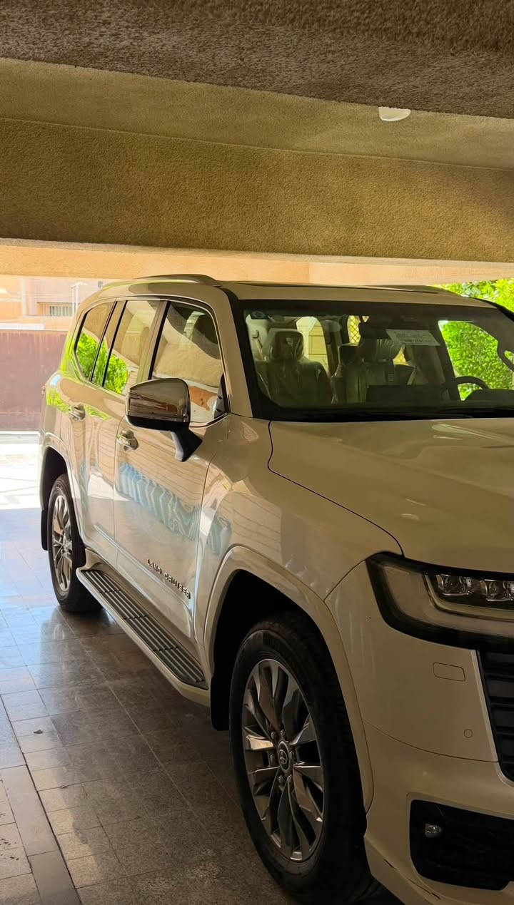 السلام عليكم
LAND CRUISER 2024 VX  PLUS  SAS 
لاندكروز 2024 VX ساز ابو الضمان تنفس طبيعي المرغوب
صيانة دورية كله بل شركة 
ماشية 16,000km  سيارة بوضع الزيرو 
السياره فول مواصفات مكفولة كفالة عامة عده ملاحضات بسيطه  رقم بغداد بسمي تحويل ثاني يوم 
مكان السيارة جادرية شارع الوزراء 📍
تواصل ⬇️
 *********** 📞
