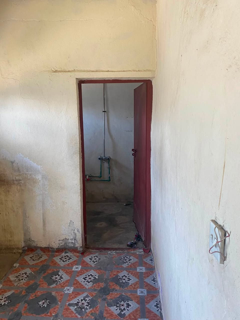 السلام عليكم بيت البيع  المساحه ٢٥٠ الواجهة ١٠ العنوان  لوفت الأحمدين قرب مدرست السالم الابداءيه. بيت سند ٢٥ تحويل عله طابو المحودية الاستفسار الاتصال  عله هاي الأرقام *********** - ***********٧
