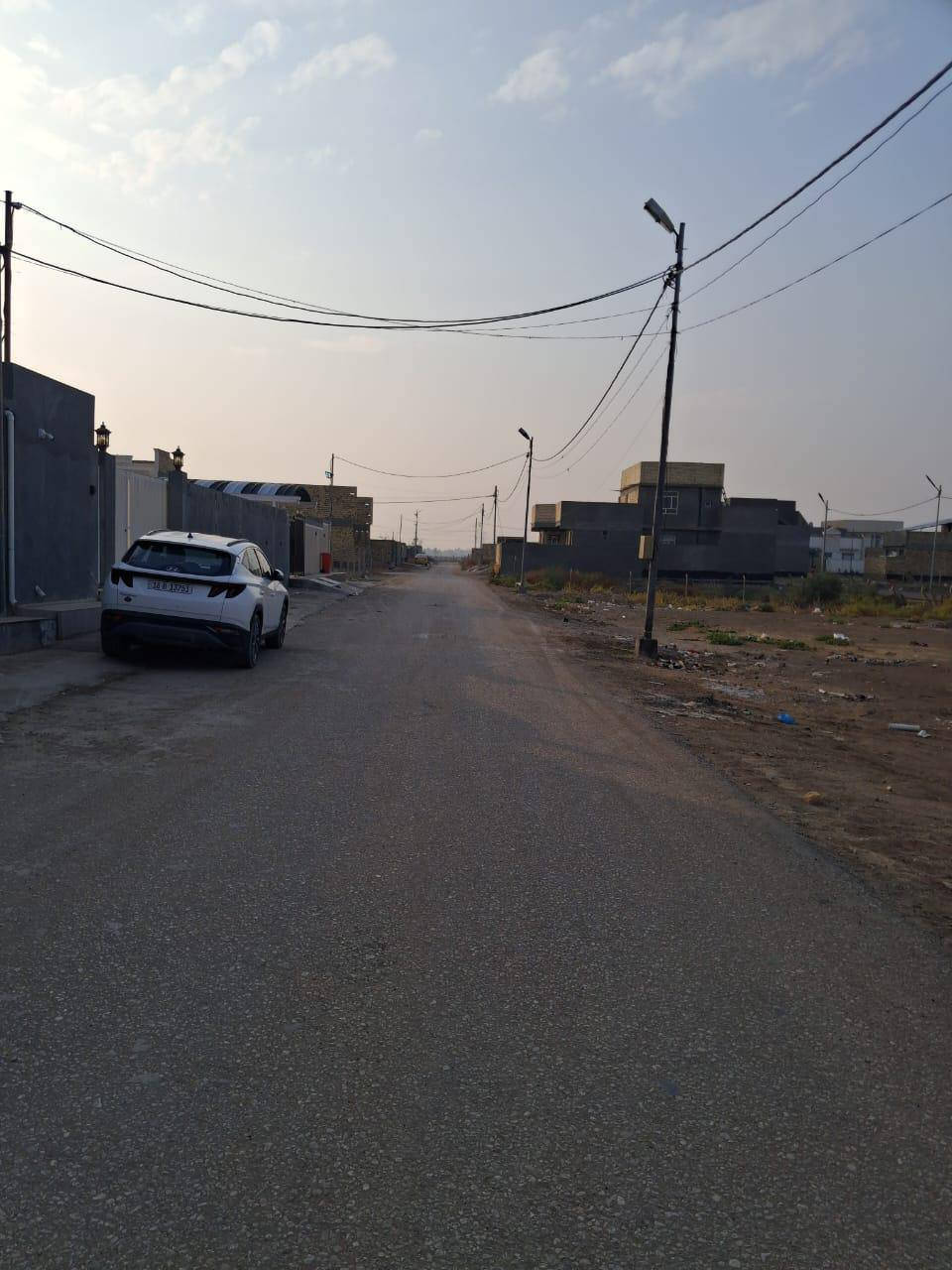 🏠 بيت للبيع في الحلة – طابو زراعي
📍 الموقع: بابل / الحلة، على الشارع الرابط بين شارع ١٠٠ وشارع بزل حجي علي، قرب معمل الكونكريت وتعليم السياقة.

📏 المساحة الكلية: 220 م

🏗️ مساحة البناء: 110 م

🌳 الباقي: كراج وحديقة أمامية واسعة
🏢 المواصفات:
طابقين
3 غرف نوم
الواجهة 10 أمتار
يبعد 200 متر فقط عن شارع العلويه 
عرض الشارع 10 متر
 للاستفسار اكثر زياره 
    عقارات سلام
***********
***********
