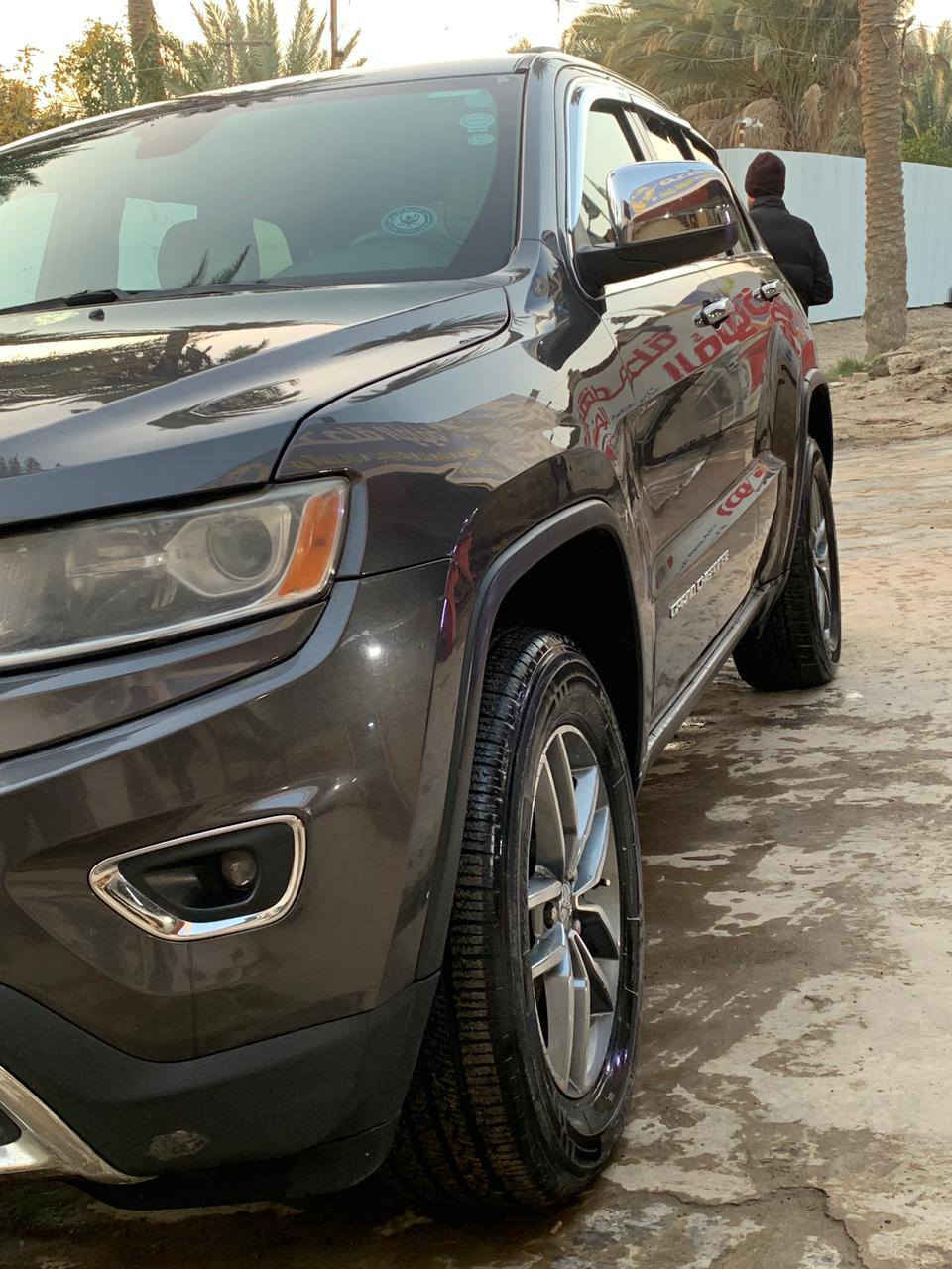 جيب لاريدو موديل 16 امريكي كلين رقم سليمانية جديد محرك 3600ماشية 100اخلى من صورة صدر امامي خلفي على أيدي منزلة  محرك كير شرط فحص ابد مامفتوح مكان سيارة بغداد الكاضمية السعر 210وبية مجال شي قليل ***********
