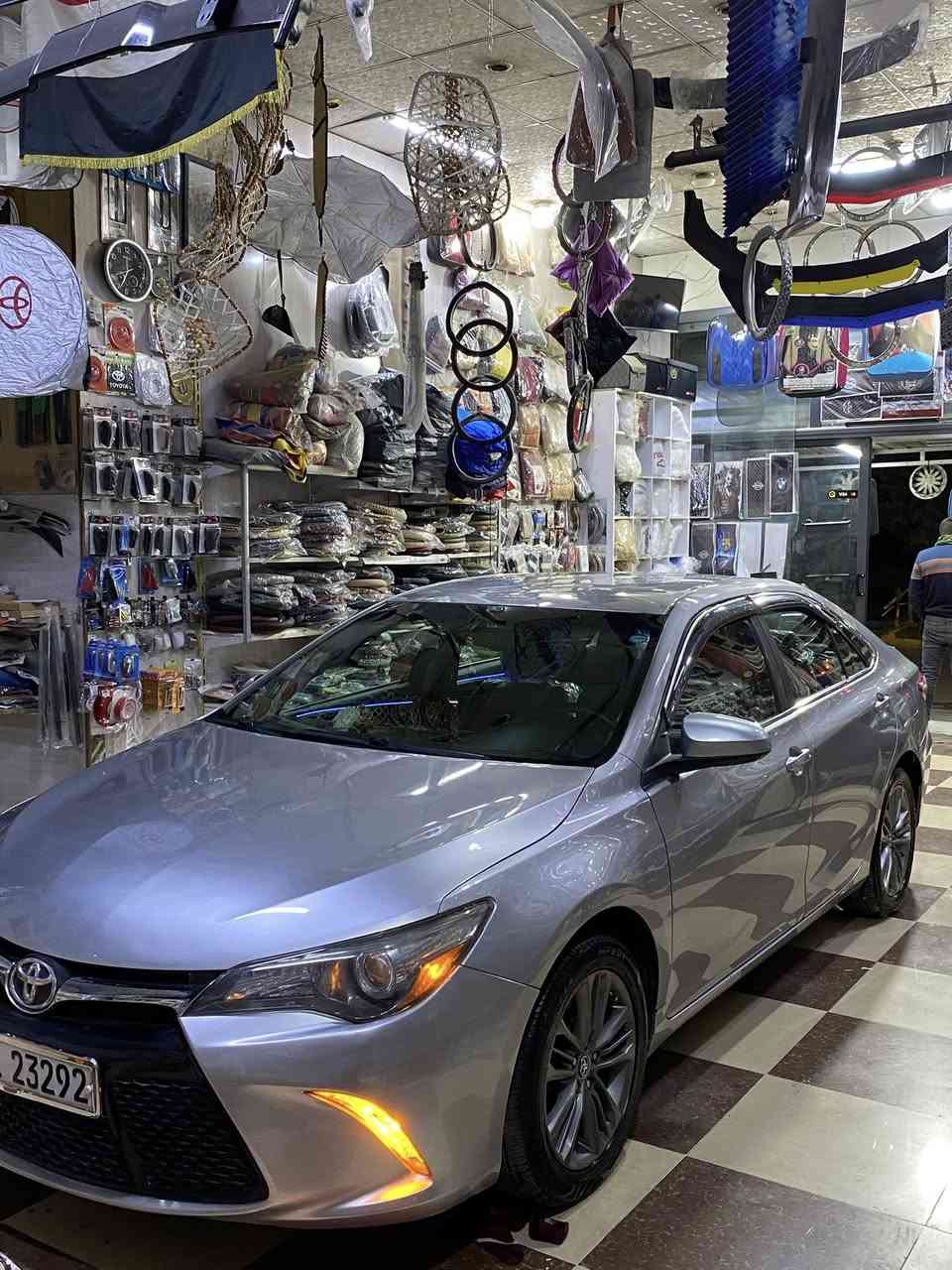 لبيع تيوتا كامري se2016 ضرار بونيد وجاملغ مبدل بلاد نفس لون سيار نضيف باسمي هز جديد سنويه جديد 4تايرات جداد شاد صدر امامي خلفي جديد محرك كير نظيف بيه منظومه زينون Tapro عالي ناصي اناره محيطي داخلي و ترحيب بدوسات +باب سعرها 155وبيه مجال***********
