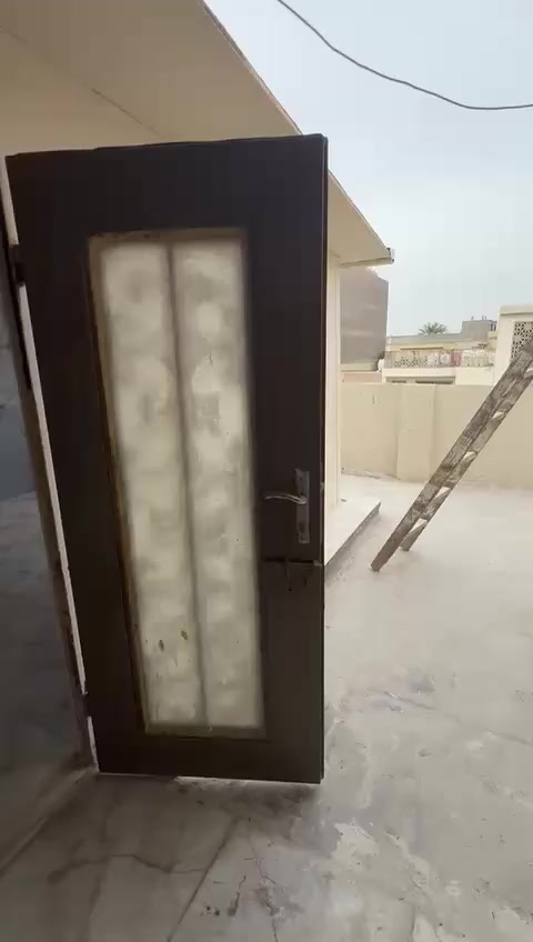 شقق للايجارالاعظميةشارع الضباط مقابل جامع العساف مساحة١٠٠ مترغرفتين وصالة خدمات للحجزوالاستفسار ***********
