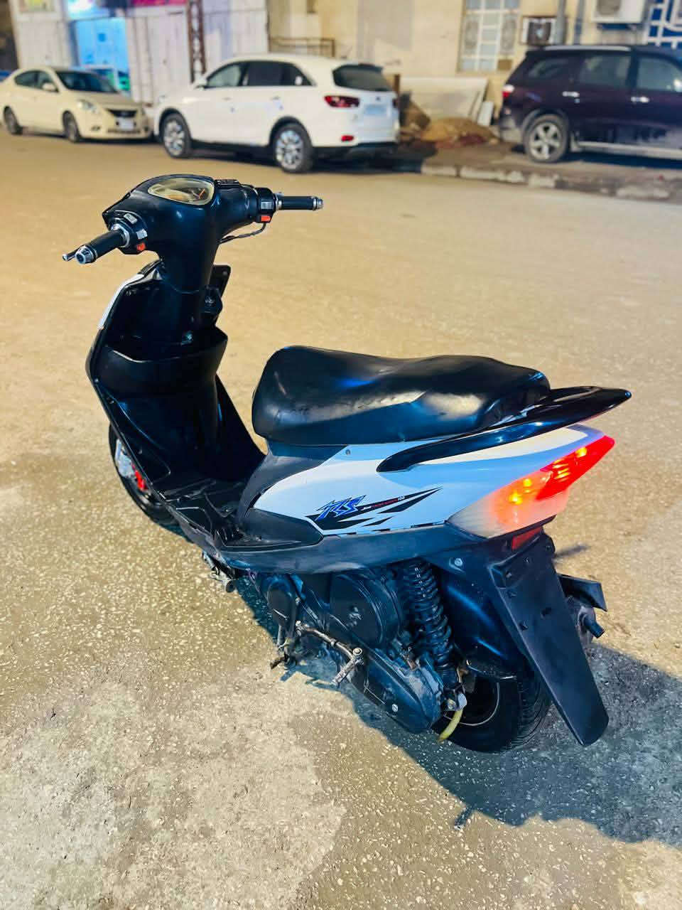 السلام عليكم البيع دراجه ماكس عدله كله شغاله شلعه ومعدل الدراجه مفتوحه السعر ٥٥٠وبيه مجال العنوان الناصريه المركز رقم الهاتف ***********
