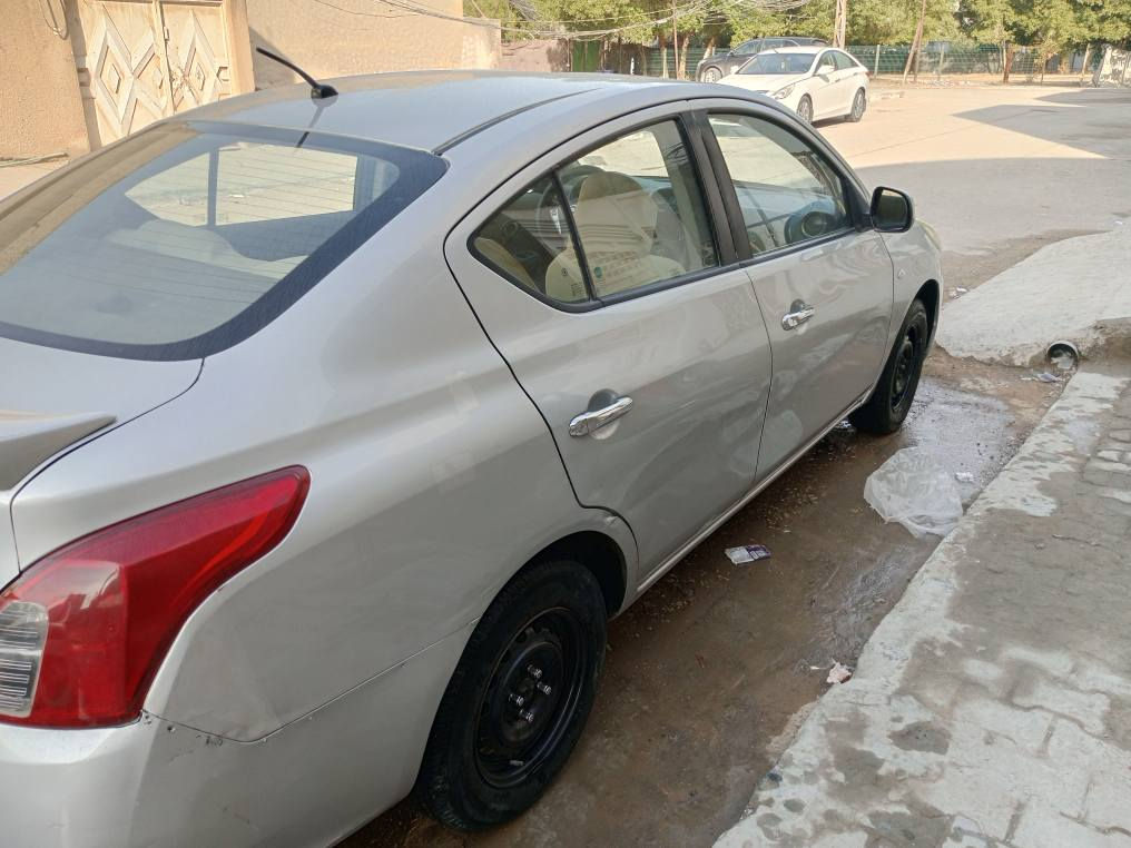 نيسان صني هندي بليته زركه رقم نجف موديل 2016 لونها سلفري مكفوله بيها فقط بارد شوف العين كير مكينه تبريد حداديه جاهزه السياره السعر 92 وبيها مجال مكان السياره النجف حي العداله للاستفسار على الرقم *********** النجف, العراق
