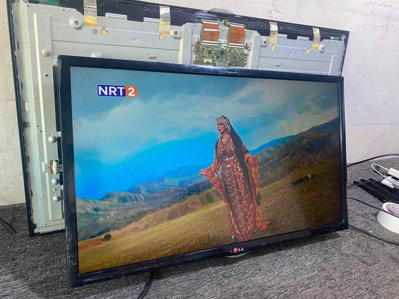تیڤی شاشە ٣٢ LG
٣٠ هەزار خوار بازار
بۆ کامیرە باشترین تیڤی LG
نرخی ٦٠ هەزار قفلیەتی
سلیمانی زەرگەتەی تازە
***********

