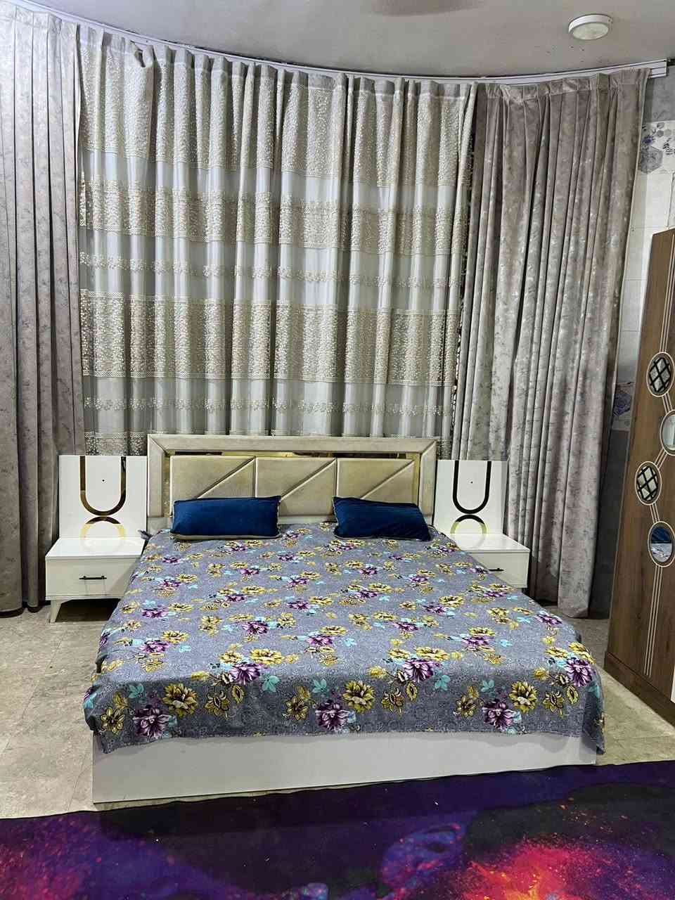 السلام عليكم غرفه خمس قطع للبيع السعر 350للاستفسار اتصل على الرقم ***********
