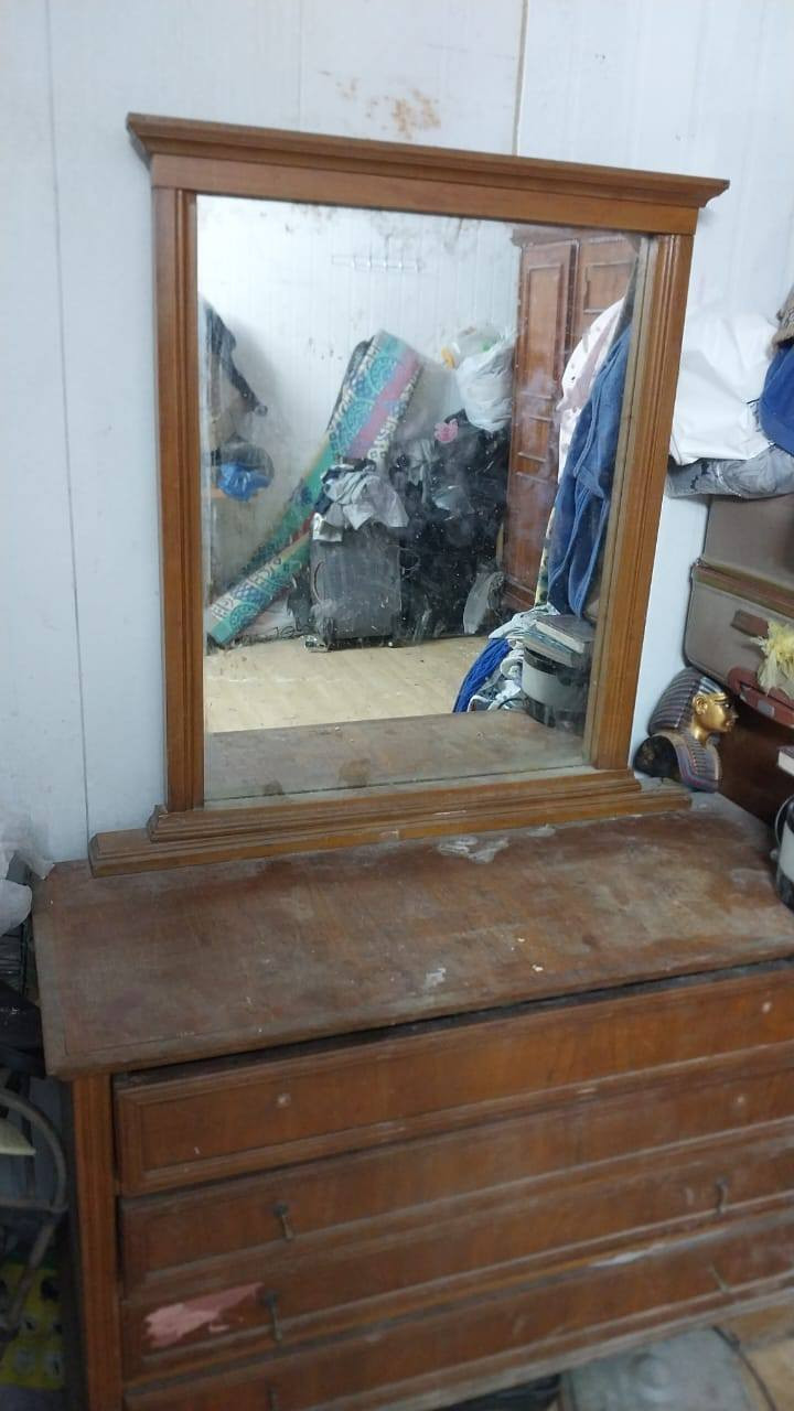 غرفة تركية 7 قطع 400 وبيها مجال وكنتور صاج 150 وميز تواليت 50وغسالة اوتوماتيك شغالة مابيها شي 100 للإستفسار اكثر ***********
