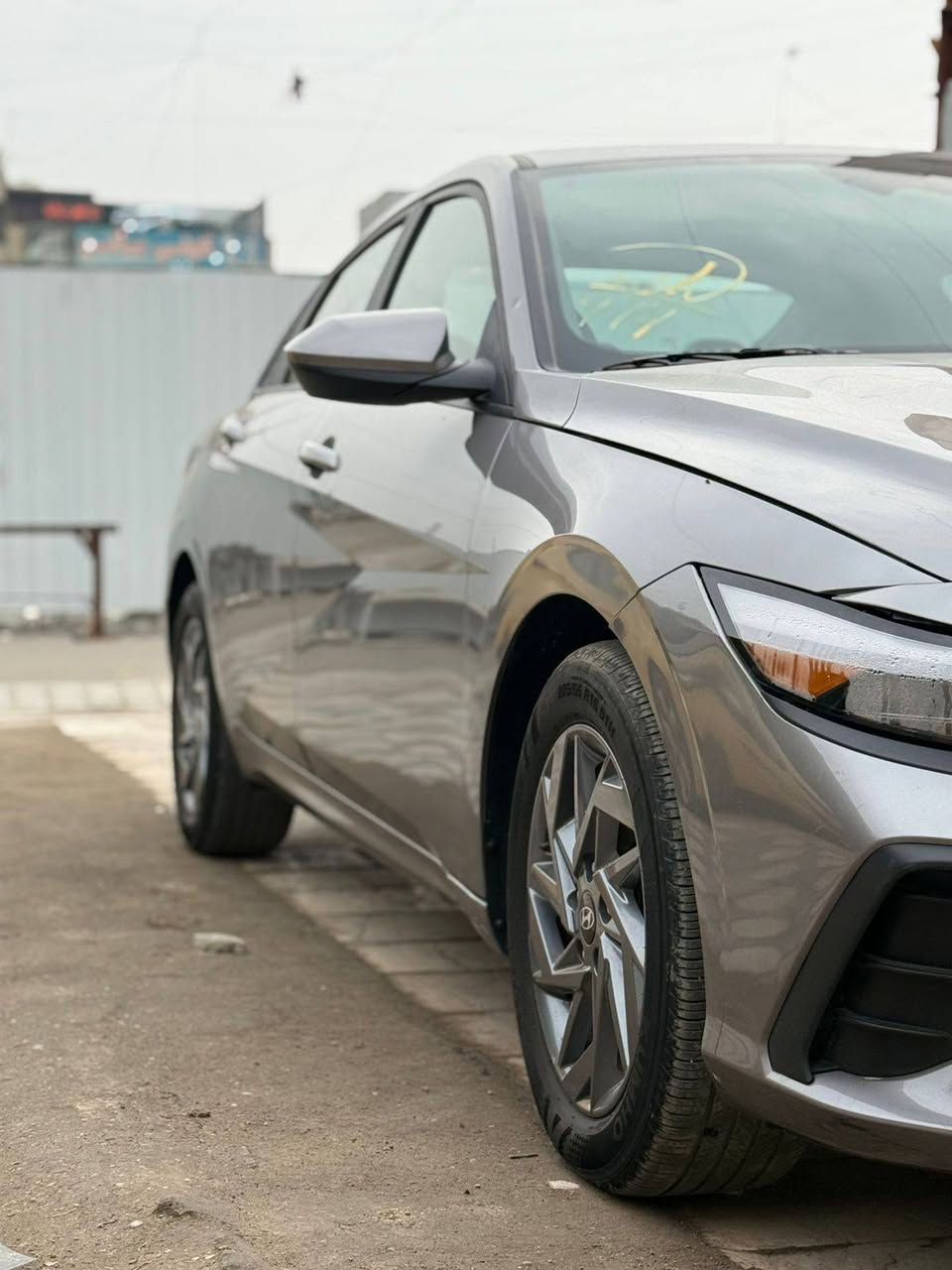 السلام عليكم النترا ٢٠٢٤ وارد أمريكي بدون رقم منفيس ب أسمي حادثها مثل ما موضح بالصور بدون تبديل السيارة كلش جديده 
مواصفات نص فول الداخل رصاصي 
السعر ١٤٥ وبيها شي بسيط 
رقم ***********
