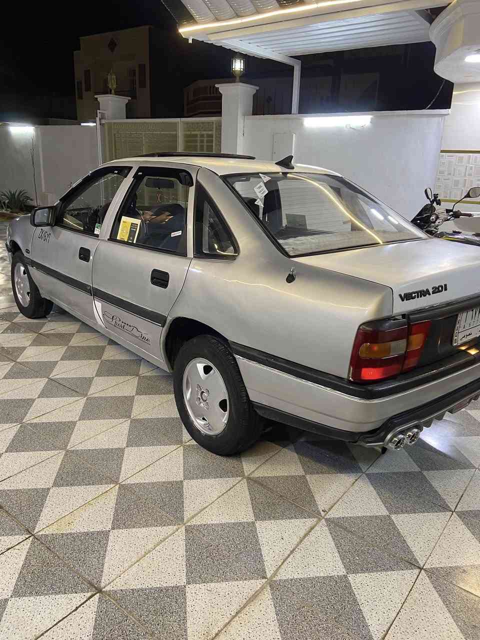 سلام عليكم للبيع أوبل فكترة محرك 20
  كير عادي محرك وكير كفاله كهربائيات 
 كلهة شغاله صدر حيل زين قمارة وصندوك
وبنيد مابيهة قطرة صبغ فقد جاردة وصفاح
 فقد صبغ بدون معجون سنتر لوك شغال 
سعر 31 وبيهة مجال بصيط  عنوان الانبار 
     حديثة رقم ***********
