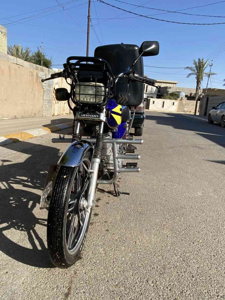 السلام عليكم 
ايراني للبيع الموديل 2023 لوحات انكليزي انبار وسنويه 
دراجه نضيفه محرك بلادي تايرات جدد شاصي نضيف نكره صلف كهربائياتها شغاله نقصها بس اشاير خلفيه 
مكاني فلوجه السعر. مليون و 350 وبيها مجال  
واتساب واتصال *********** خابرني وتدلل
