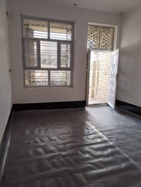 بيت للايجار • شارع عشرين • ١٠٠م