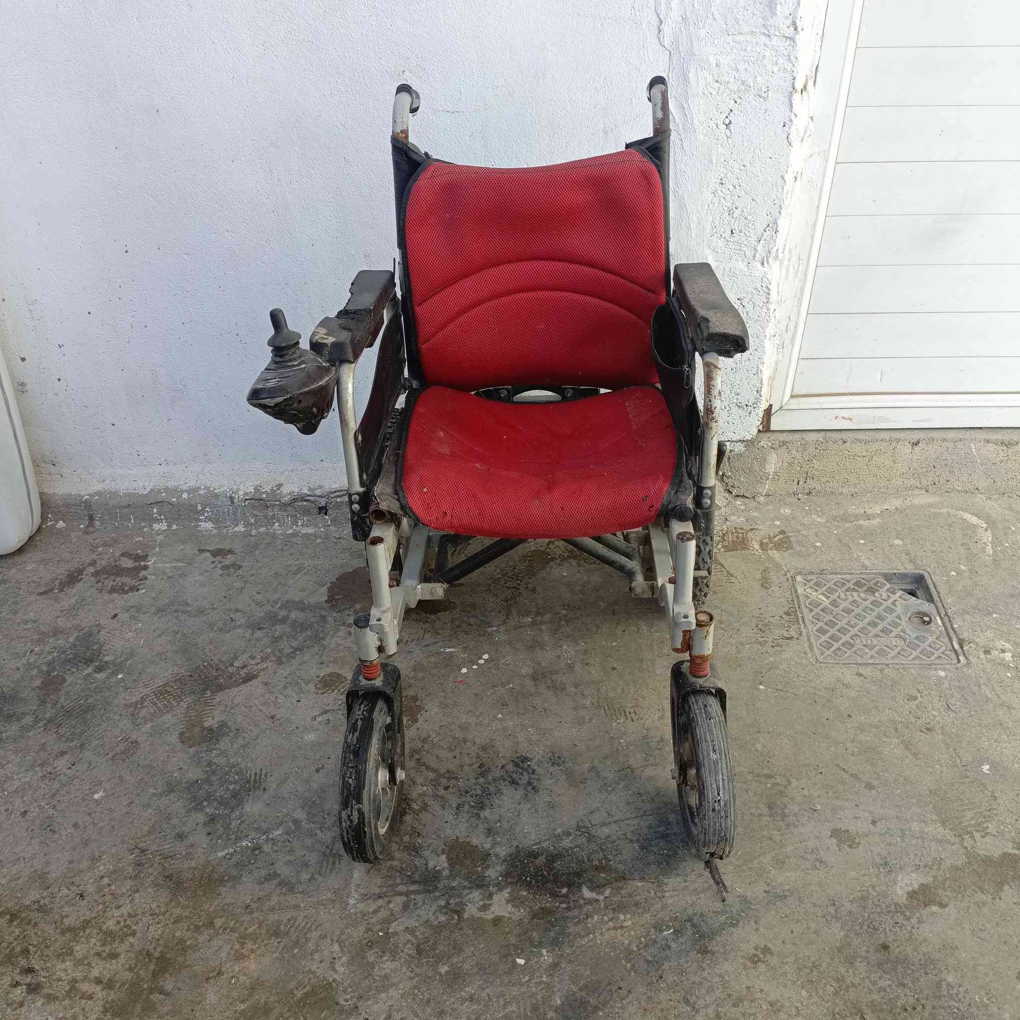 عربانه شحن بس عاطل اتحكم ماله البيع السعر 100 المكان كركوك حي العروبه الاستفسار على  هذا الرقم ***********
