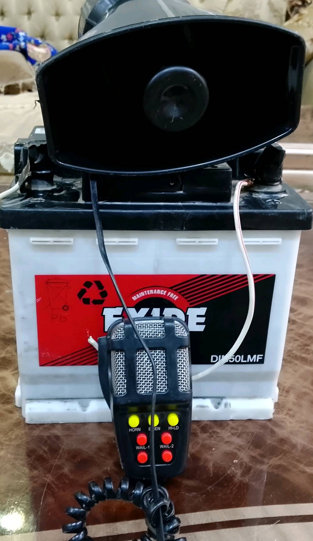 السماعه أو الحاكيه 12Vو البطاريه 12Vو السعر 35 و بي مجال