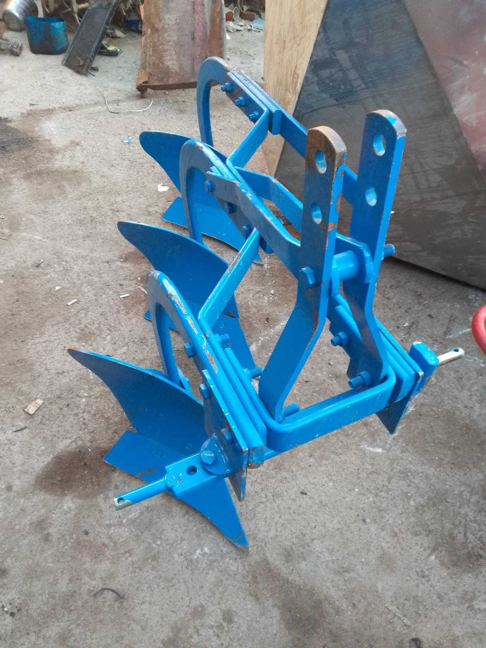 سلام عليكم معدات زراعيه وحاشوشات البيع العنوان الصويره للاستفسار الاتصال على الارقام   ***********/***********
