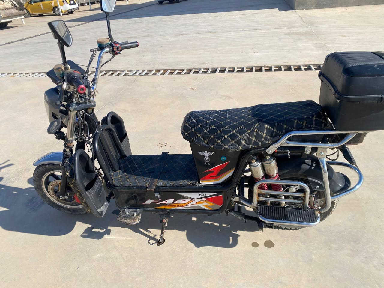 مكلف بلنشر
 السلام عليكم دراجه نظيفه ٥٥٠ وبيها مجال والبطاريات على فحص للاستفسار ع الرقم ***********
