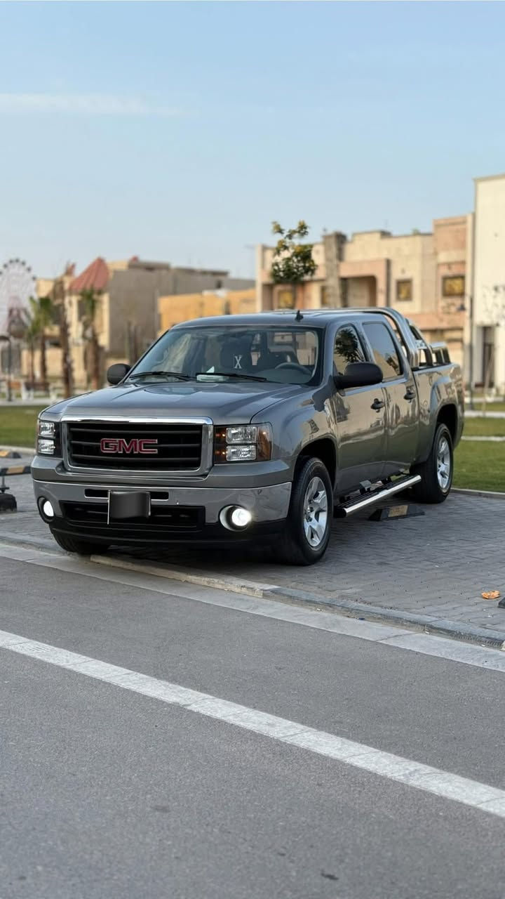 جمسي. سيرا        #بدي_قصير
مديل 2011
ماشية 184 km
وارد كندي 
#كفالة_كص_وفتح_شاصي_وسرقة
#ادوات_دخول_جديد_متومة_اصلي

مكينة 8 سلندر 5300 
شاشة اندرويد 
تحكم ستيرن جهتين 
كشافات زنون 
تبريد ثلج ❄️
حدادية طوبة. شرط 
تخم تاير جديد 
سيارة جاهزة. للخير 
#المكان_بصرة 
#السعر_اتصل_وتدلل
***********
