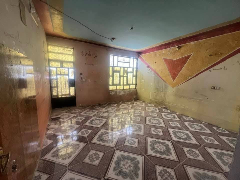 للبيع بيت 100م طابق ونص بسعر 45 مليون 
📍 الموقع: الحسينية - خدمات مسقط - مقابل مدرسة الشهيد ابو مهدي المهندس مباشرة

✅ المواصفات:
- المساحة: 100م
- البناء: بلوك قوي - طابق ونص 
- الغرف: استقبال + 2 غرفة نوم + مطبخ + 2 حمام + سطح
- الخدمات: ماء + كهرباء + شارع عام

🌟 المميزات:
موقع مميز مقابل مدرسة، قريب على الاسواق والجوامع والمواصلات. مناسب لعائلة كبيرة و للاستثمار.

💰 السعر: 45 مليون دينار 
📄 السند: [طابو ملك صرف]

☎️ للاتصال: [***********]
الوسيط: [ابو رهف للعقار ]

#عقارات_الحسينية #بيوت_للبيع #بغداد
📍 الموقع: الحسينية - خدمات مسقط - مقابل مدرسة الشهيد ابو مهدي المهندس مباشرة

✅ المواصفات:
- المساحة: 100م
- البناء: بلوك قوي - طابق ونص 
- الغرف: استقبال + 2 غرفة نوم + مطبخ + 2 حمام + سطح
- الخدمات: ماء + كهرباء + شارع عام

🌟 المميزات:
موقع مميز مقابل مدرسة، قريب على الاسواق والجوامع والمواصلات. مناسب لعائلة كبيرة و للاستثمار.

💰 السعر: 45 مليون دينار 
📄 السند: [طابو ملك صرف]

☎️ للاتصال: [***********]
الوسيط: [ابو رهف للعقار ]

#عقارات_الحسينية #بيوت_للبيع #بغداد
