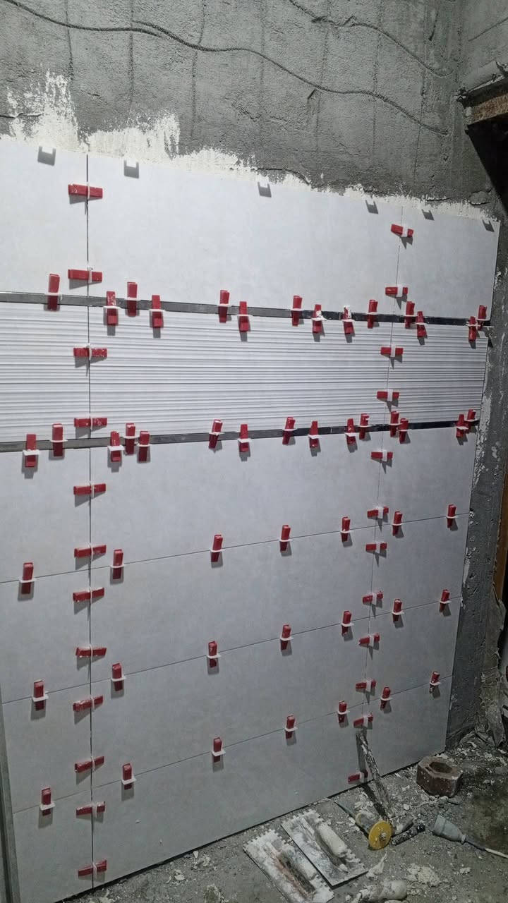 السلام عليكم خلفه سيراميك متفرغ
شغل بما يرضي الله وهاذ نموضج من عملي
وشتغل جميع انواع البورسلين ولمرمر ولكرانيت بايات درج بانواعه اللمسات الاخيره تكون بحترافيه دقيقه
***********وهاذ رقمي وتساب
