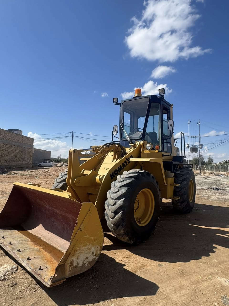 سلام عليكم
كوماتسو 100WA حجم 50 وارد اليابان
مكينه 6سلندر كير مكيانيكي 
مكفول كفاله عامه جاهز للعمل 
تخم تاير جديد 
دخول جديد منفيس مامشتغل ولا ساعه بلعراق 
عداد العمل 2000 ساعه فقط (زيرو)
نضافه مثل ما موضح بصور 
العنوان النجف 
للاستفسار ***********//***********
