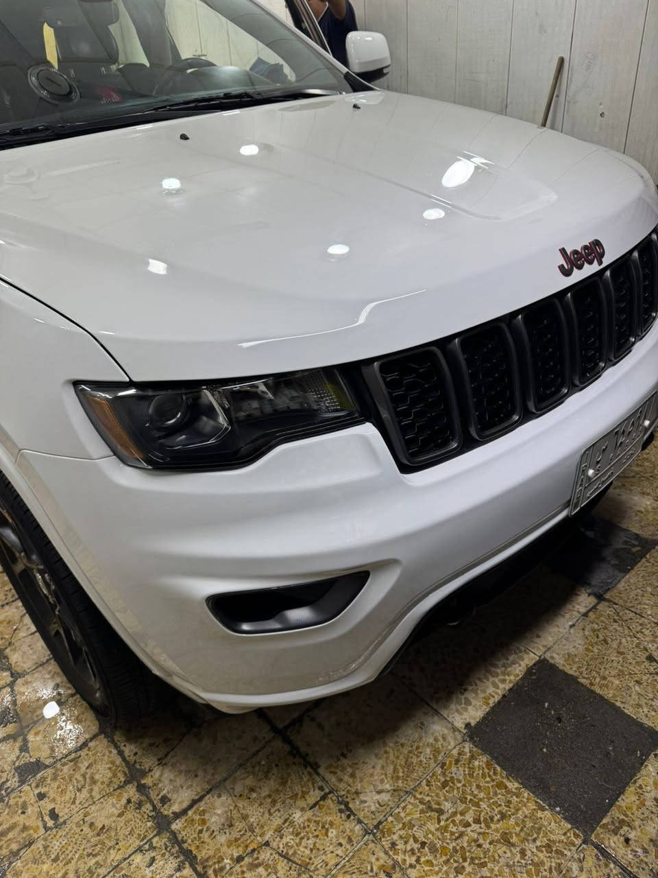 - [ ] السلام عليكم
مكاني الناصرية 
- [ ] للبيع سيارة: جيب گراند شيروكي فئة ترايل هوك فول مواصفات 2020 اصل ماشيه 65 

- [ ] وارد امريكي الضرر جاملغ وبنيد 
بدون دواخل  سستم ايرباك مبدل 

- [ ] (رقم بغداد)

- [ ] •المواصفات :
- [ ] ▪️السيارة:جيب كراند شيروكي TRAIL HAWK
- [ ] ▪️شوته رياضيه k&n
- [ ] ▪️المحرك 3600/V6
- [ ] ▪️نظام تعليق جكات  
- [ ] ▪️فتحة سقف (سلايد روف) بالقمارة 
- [ ] ▪️رادار خلفي  توقف  
- [ ] ▪️حساسات خلفية اصل
- [ ] ▪️كامرة خلفية دوارة اصل
- [ ] ▪️حساسات ورادارات الاجتياز الجانبية (نقاط عمياء)
- [ ] ▪️شفتات بلستيرن للتحكم بلكير العادي
- [ ] ▪️لايتات   زينون عالي  وناصي وكشاف 
- [ ] ▪️بصمات عدد 2 للابواب مع بصمة تشغيل
- [ ] ▪️نظام فور ويل درايف 4*4
- [ ] ▪️تحكم فول كهرباء لكرسي السائق والراكب
- [ ] ▪️كشن ذاكرة(خزن ميموري)لكرسي السائق
- [ ] ▪️شاشة الدشبول كبيرة (ايباد) للتحكم بايعازات السيارة
- [ ] ▪️تبريد قطعتين امامي وخلفي
- [ ] ▪️تدفئة وتبريد لكراسي المقدمة
- [ ] ▪️اشاير بلمرايا الجانبية
- [ ] ▪️نظام سبورت
- [ ] ▪️جنطة كهرباء
- [ ] ▪️ستيرن كهرباء
- [ ] ▪️تشغيل عن بعد
- [ ] ▪️سستم صوت
- [ ] ▪️تحكم ستيرن جهتين بلوتوث وحاكية وكروس سرعة وتحكم صوت 
- [ ] ▪️نظام ABS مانع انزلاق
- [ ] ▪️السيارة  فول...السعر٢٣٠ ..
رقم الهاتف
‏‪***********‬‏
