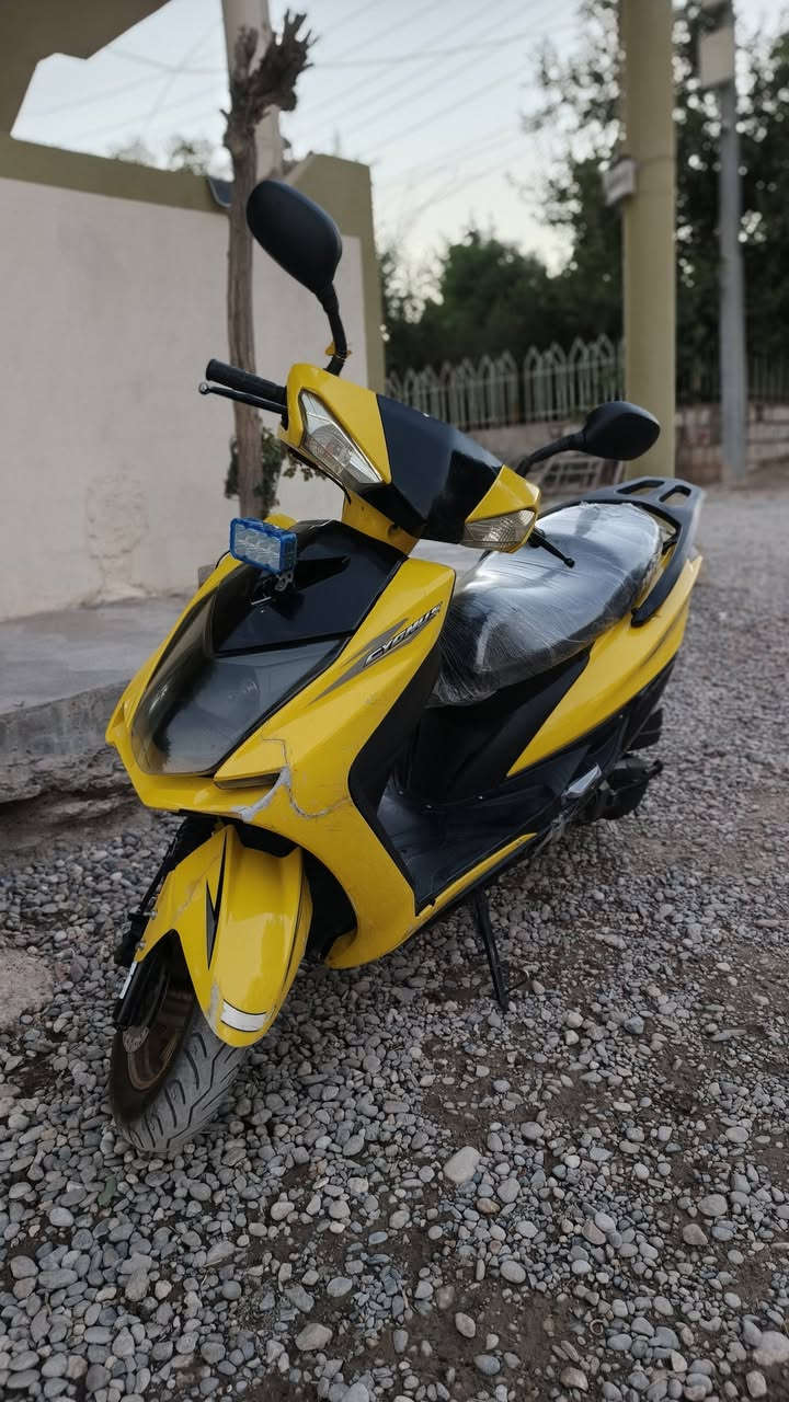 سلاو لە هاۆڕیان ئەم ماتۆڕە بۆ فرۆشتن 
ماکس سکنس 
مۆدیلی=2022
مەکینەی =150cc
لایت و ئیشارت و بگلایتو چواری هەمووی ئیش دەکات 
ئیستۆپی زۆر مەزبووت
مەکینەی دوکەڵی نیە زۆرپاکە 
سلف=   ئیشکات 
هەندل= ئیشکات 
هەردوو تایەی تازەیە 
پاتری تازەیە 
نرخی= 550 معامەل
شۆین ئەللایی نزیک بازیان .
ڕەقم: ***********
