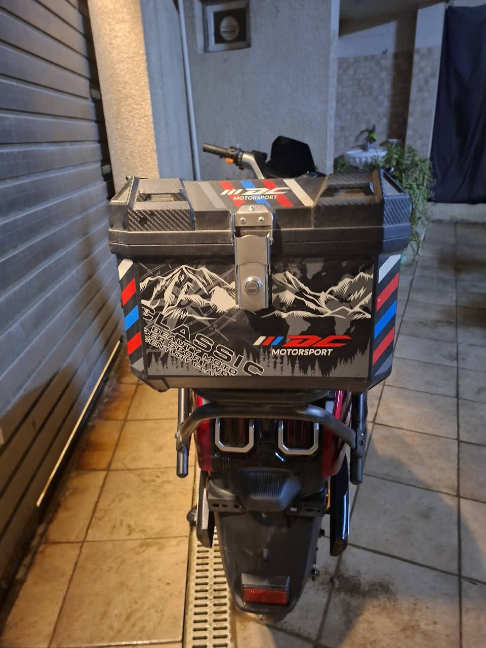 السلام عليكم
دراجه شحن شركه كارو صينيه للبيع 
مصارلي 4 اشهر من ماخذه 
تمشي سرعه 90 حقيقي 
او اكو بعد هواي مواصفات 
العنوان بغداد الكاظميه 
للاستفسار مراسله فقط مراسله الرقم :
***********
