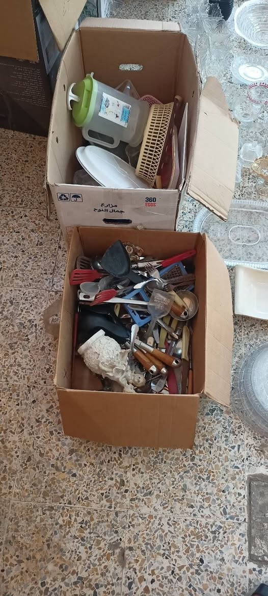 السلام عليكم
عندي هذني الغراض للبيع 
اذا شاري ادفع سعر باليرضي الله ابيعك
مكانهم حي سومر 
للتواصل ***********
