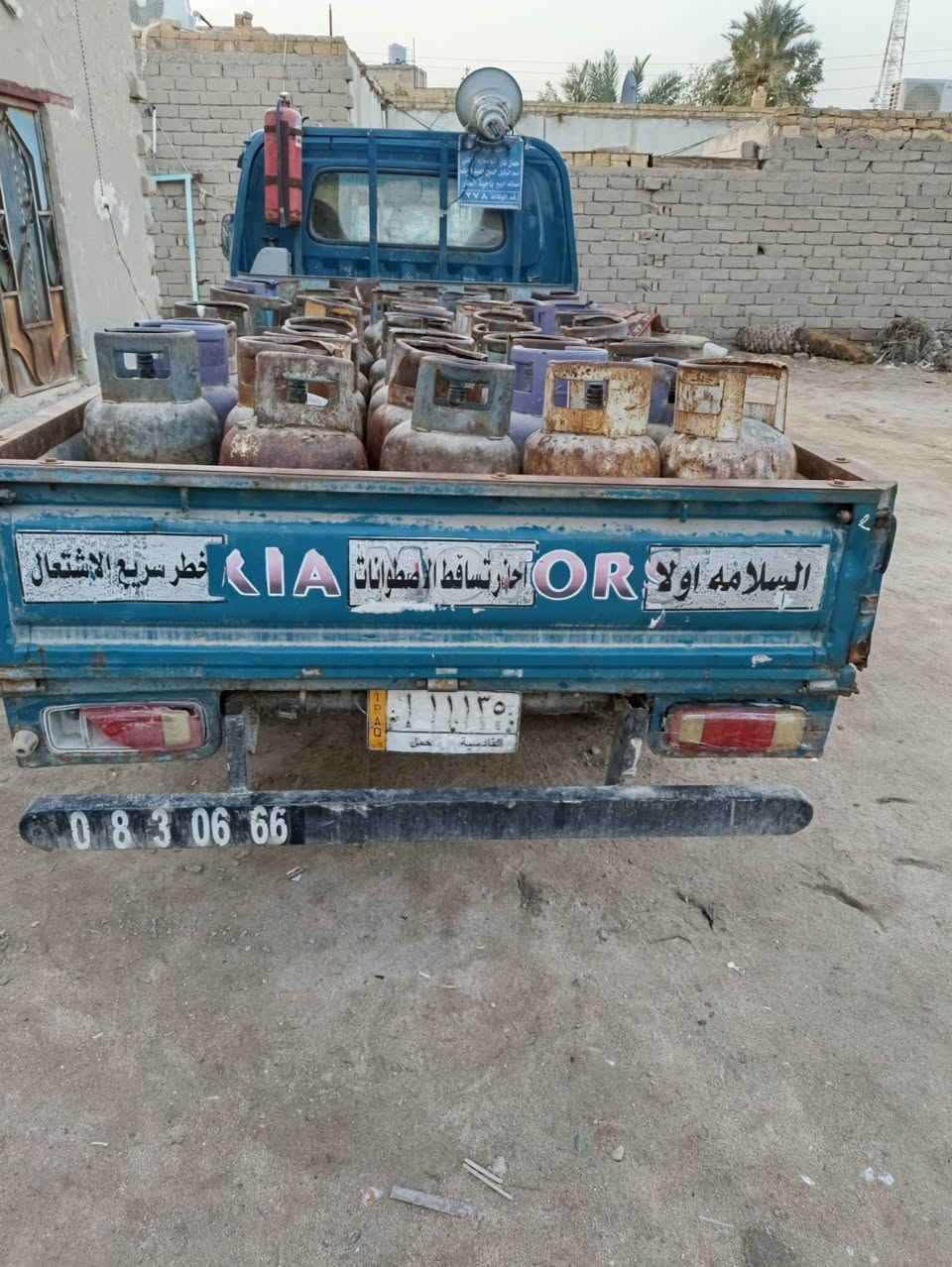 سلام عليكم سياره فنتيره حمل مع وكالت غاز جاهزه مجدد السنت ٣٠ مع ٥٠ هذا رقم تليفون ***********
به  تعمل في الطار متوازي على بيعته.
