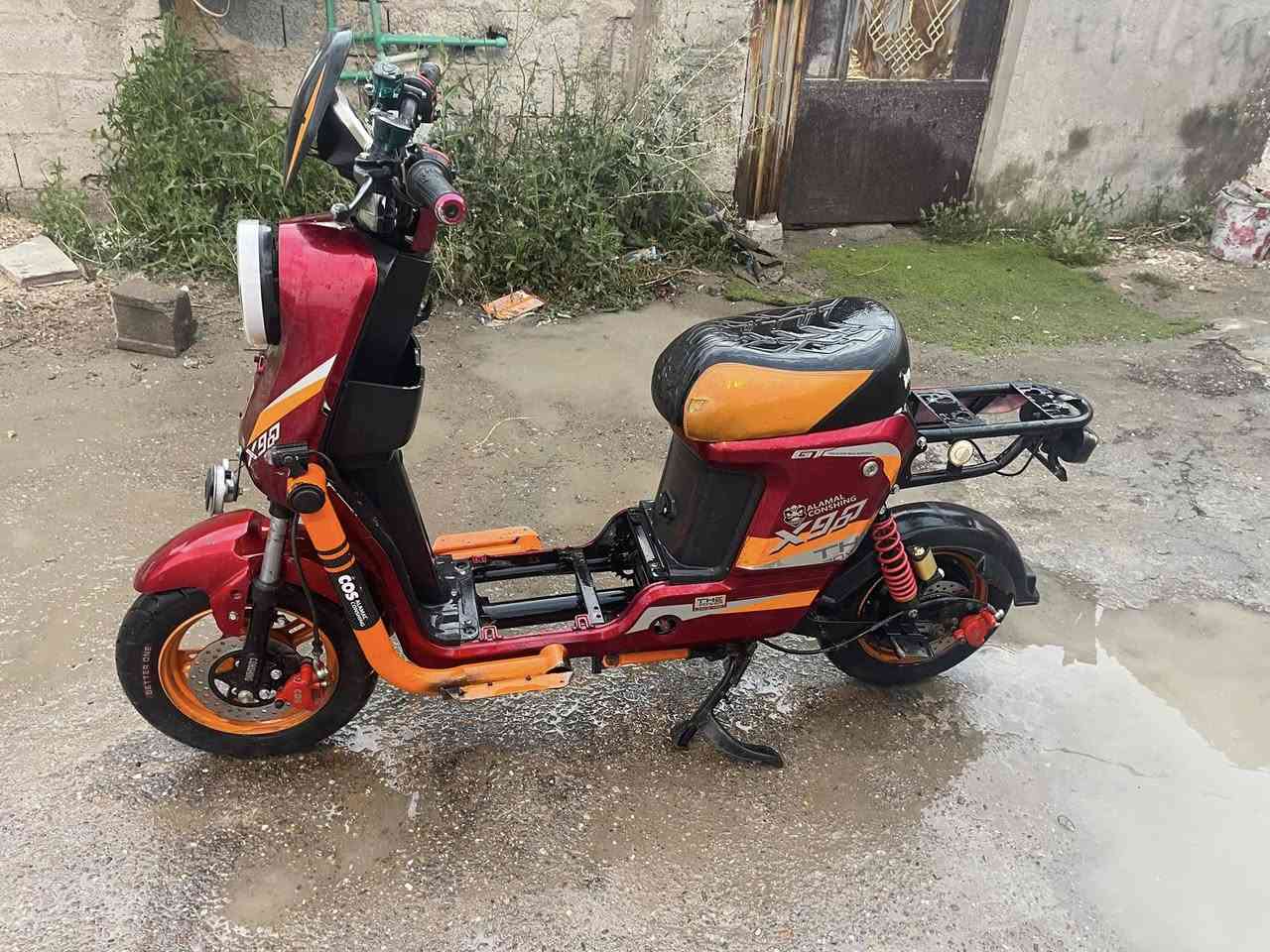 سلام عليكم دراجه X900 مويدل2025
5 بطاريات جديده .تمشي 45 كيلو دراجه كلشي بيه جديد مبدل زوج تايرات فيتنامي اصلي بيه نقص يده بريك لأمامي و كشن خلفي 
قوت ملف 1800W
سرعه 108.. حقيقي 65 
نظام 4 نمر .
نظام رجوع لخلف R .
دبل اشاره +لايت ثلجي وكشاف2 .. صفر وعالي ثلجي 
دبل استان . .+مدخل شحن ..
السعر 425 بيه مجال حك جيه مكاني بغداد بلديات صحفيين نهايت صحفيين قرب مدرسه زين القوس 
ملاحظة دراجه كلشي بيه جديد تايرات بريك وايرات ملف عقل باتري كله جديد بس كفرات  بيه شخوط بسيطة كما موضح بل صوره  *********** .تفاصيل اكثر راسليني واتساب
