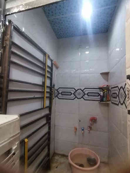 للبيع بيت في سوق الشيوخ الدجين  شارع المولد يتكون من غرفه  ومطبخ حمام داخلي وصاله نقص بيها  بس مخمر وصحيات خارجيه ستقبال عل نص  مساحه 100 متر مربع شارع 12 عرضه ركن عله شارعين لفرعي 7 امتار الارضيه سيراميك صحيات سيراميك للسقف ستفسار اكتب تم وتصل واتساب ***********
