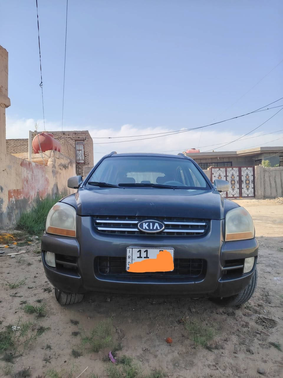 السلام عليكم 
كيا سبورتج 2006 امريكي للبيع
رقم بغداد انكليزي 
سنوية جديدة لل2029
مداور ثاني يوم باسمي. 
محرك 2700 جديد
تبريد ثلج 
مواصفات فتحة سقف
فور ويل
اللون اسود
حادثه بنيد وحسب ما موضح بالسونار.
 تخم تايرات جديد، باتري جديد
العنوان محافظة بابل مركز المدينة، 
السعر 88$وبيه مجال. 
للاستفسار الاتصال على ،
***********
