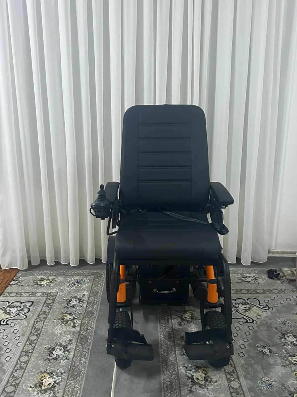 فرۆشتن عه‌ره‌بانەی خاوەن پێداویستی تایبه‌ت حە‌جمی گەوره‌یه هه‌تا200کیلۆهه‌له گرێت ده‌بل پاتری گەوره‌یه واتە دووپاتری گەوره‌ی له‌سه‌ره 
قایشی کە‌مه‌ر به‌ستنی پێوەیه 
عه‌ره‌بانە‌کە 30ڕۆژه کڕاوە به لۆکی هیچ ئیشی نەکردووه نە‌دراوە له‌شه‌حن هه‌رکەس کڕی ئه‌بێت 
خۆی 6سه‌عات بیدات له‌شه‌حن سیعری زۆرهه‌رزانە السليمانية, العراق


**إذا كنت صاحب هذا الإعلان وتريد حذفه لأي سبب، رجاءا أرسل رسالة إلى الدعم الفني**