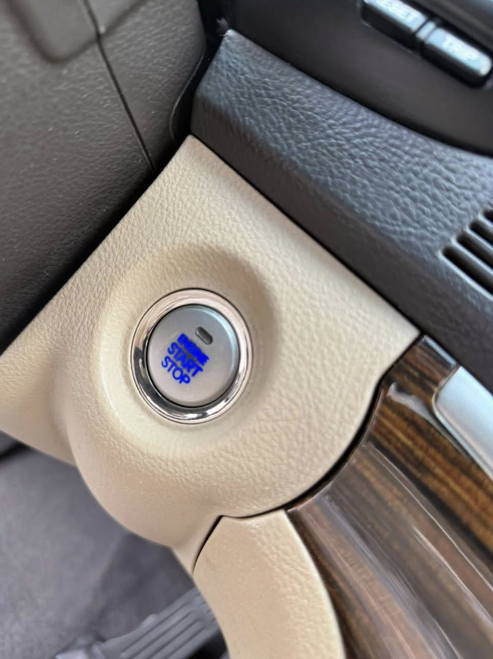 اللهم صلي على محمد وآل محمد   هواندي سنتافي اخت الزيرو  فول ١ ع ١ خليجي موديلها  ٢٠١٢  ماشيه ( 55) الف حقيقي ع فحص كله على وضع الشركه برغي ما مفتوح  بعده بفابلون الشركه اليلون الشركه كفاله عامه من كلشي على ايد وحده اخذته  زيرو بسنته  اسبير مانازل عده ما مفتوحه بسمي ومشروع وطني وهزه جديده وسنويه جديده دولي بغداد بصمه تشغيل ابواب بصمه الثانيه ما مستعمله  فتحه سقف  مري شفط  ( سته سلندر ٣.٥ )  سبعه  راكب  ٣ قطع تبريد  فورويل دفع رباعي تبريد بيانو مري شفط تحكمات ستيرن  كشنات كهرباء وداخل بيجي. عسلي  ويل كروم وصدر كله جديد  سياره بعده  بمعنى الكلمه جديده  السعر 195 وبي مجال مكاني النجف ***********
