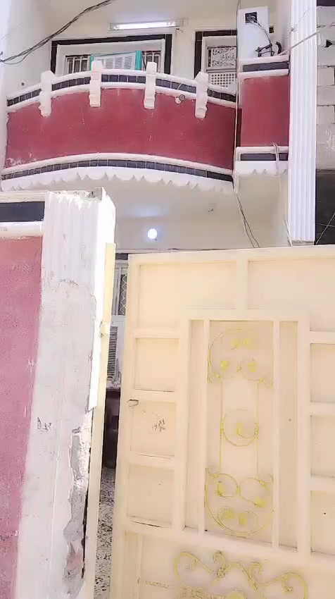 سلام عليكم بيت للبيع مساحة ٧٥ نزال ٢١ بيت كامل ٣غرف نوم وستقبال وطبخ طابقين المكان البيت الانتصار شارع المستوصف الثاني مال البدراني الرقم *********** لاستفسار
