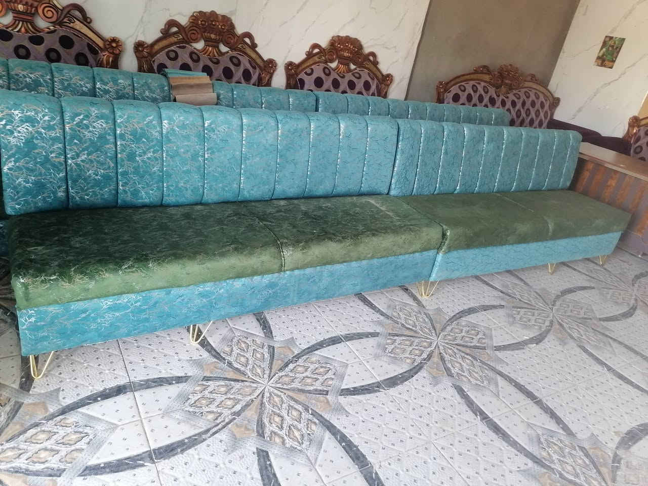 ديوان جديد للبيع السعر خاص مكاني شارع القادسيه مجاور جامع حجي مسلم 
رقمي    ***********
واتساب ***********
