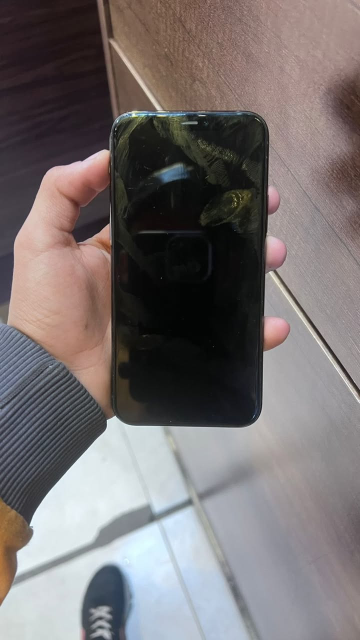 إيفون ١١ برو البيع جهاز نضيف ممفتوح السعر ٣٢٥ وبي مجال مكان الاعضميه الرقم ***********
