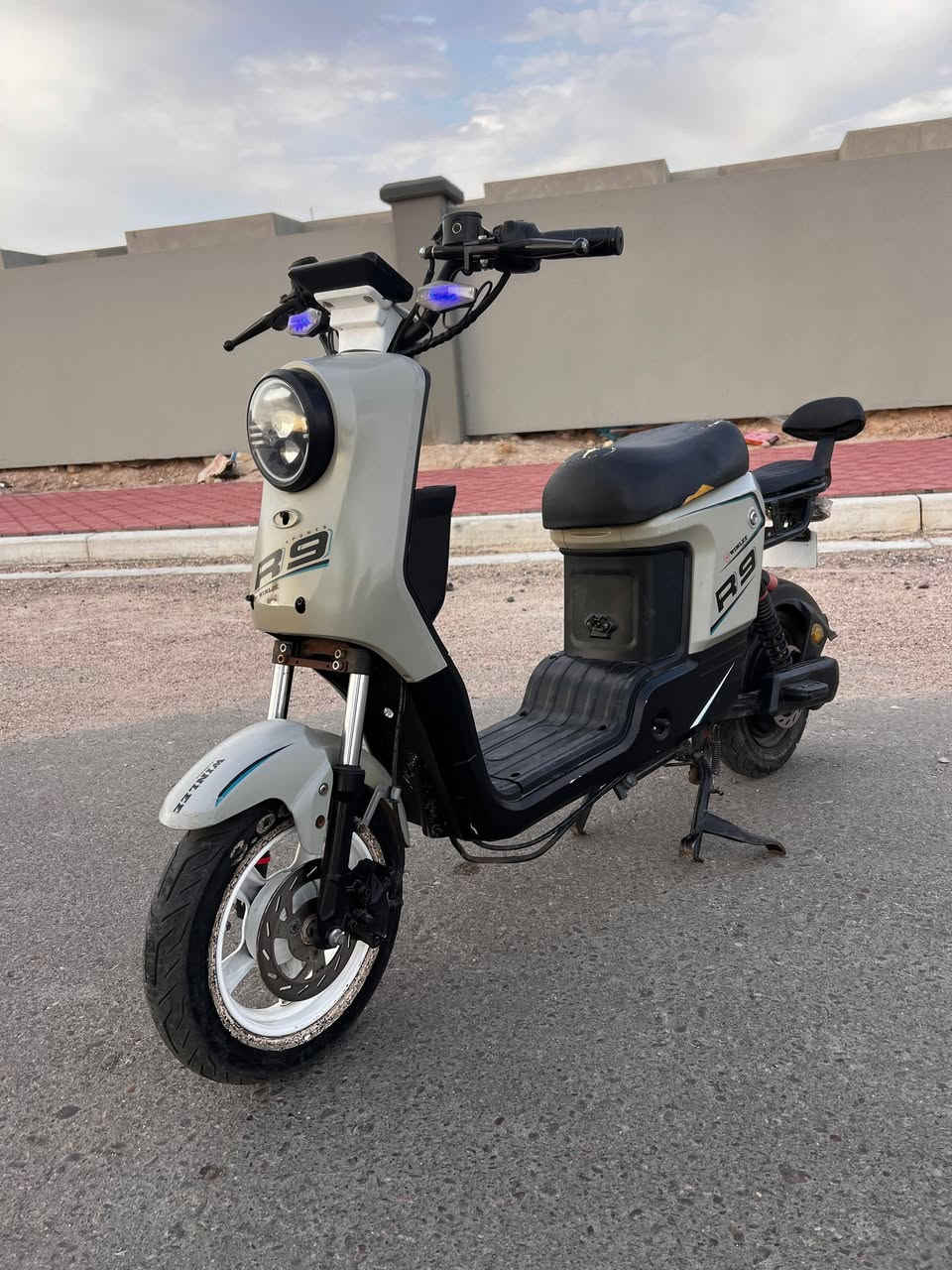 السلام عليكم دراجه للبيع
ار9 ريان مديل 2024 بطاريات جدد صار شهر من بدلتهن 
22 انبير السعر 350 وبيها مجال للشراي


**إذا كنت صاحب هذا الإعلان وتريد حذفه لأي سبب، رجاءا أرسل رسالة إلى الدعم الفني**