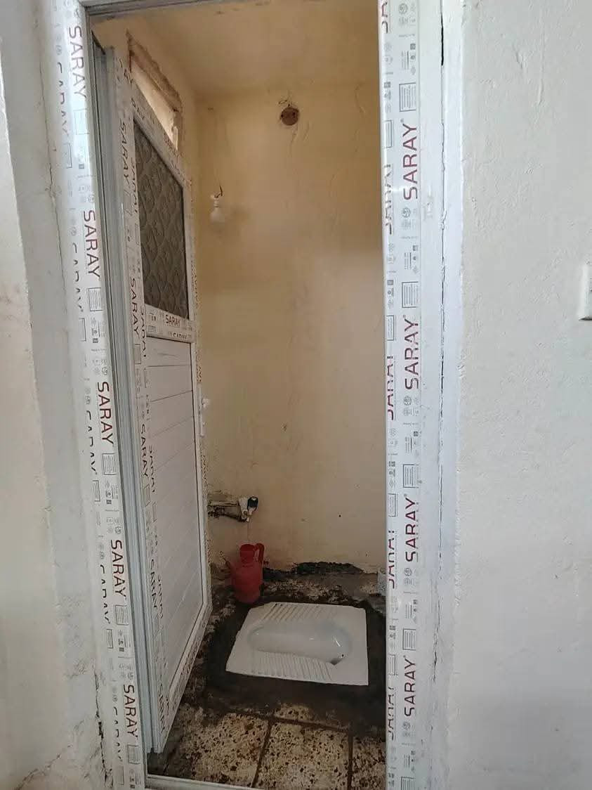 🏤🏤🏤🏤بيت للبيع 🏤🏤🏤 🏤

الموقع //
حي الوحده خلف المستوصف 

المساحه //100متر 
الواجهة //10متر 

يحتوي على
 غرفه وصاله ومطبخ وحمام أستقبال

للأستفسار على 
الأرقام الضاهره وأتساب 
***********
***********

أو مراجعة مكتب محمد الغانمي جمهوري شارع السائدين مقابل ملعب 🏟️ الاتفاق الرياضي
