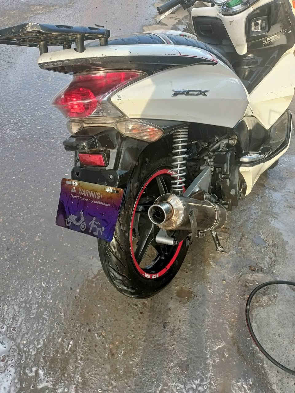 السلام عليكم pcx جيل الآۆلْ ياباني jf 125 مبدله بس ولفات دراجه كامله لٱ نضوح لٱ تبخير لٱ تنقيص نكره الصبح شلعه ومعدل خير م̷ـــِْن •اللّـہ̣̥ الدراجه استان حساس وكفراته شوفه عينكم يرادلهن ترتيب قفل جنطه قفل ستيرن كهربائيات شغاله السعر 800 وبيه مجال بصيط للشراي العنوان بغداد المنصور للاستفسار خاص او ***********او ***********
