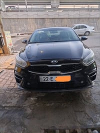 كيا فورتي موديل ٢٠١٩ حادثها دعامية خلفيه والجنطة بدون جاملغات وبيها طخ...