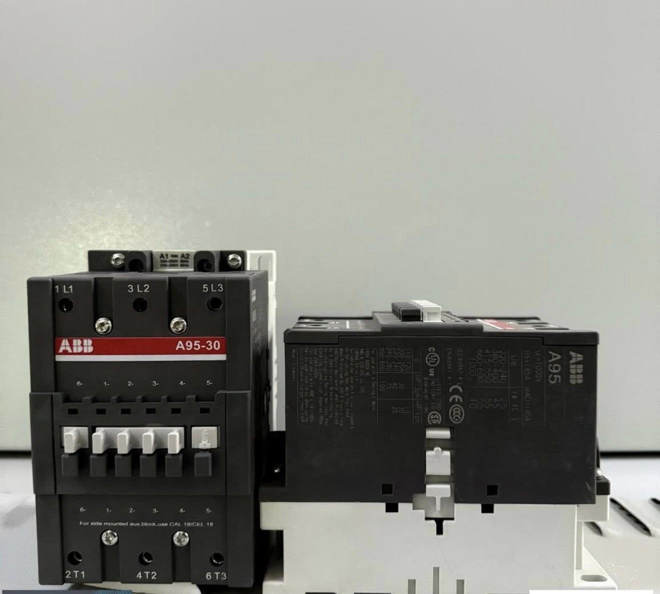 السلام عليكم ورحمة الله وبركاته 
يتوفر لدينا جميع انواع القواطع والكونتكترات بمختلف الامبيرات
ويوجد ايضاً جنج هفص وسيكميك بمختلف الامبيرات والانواع
وبمختلف المناشئ العالمية وبسعار تنافسية جداً 
يوجود توصيل لجميع المحافظات 🇮🇶 

للاستفارات مراسله واتساب على هاذا الرقم 

***********
