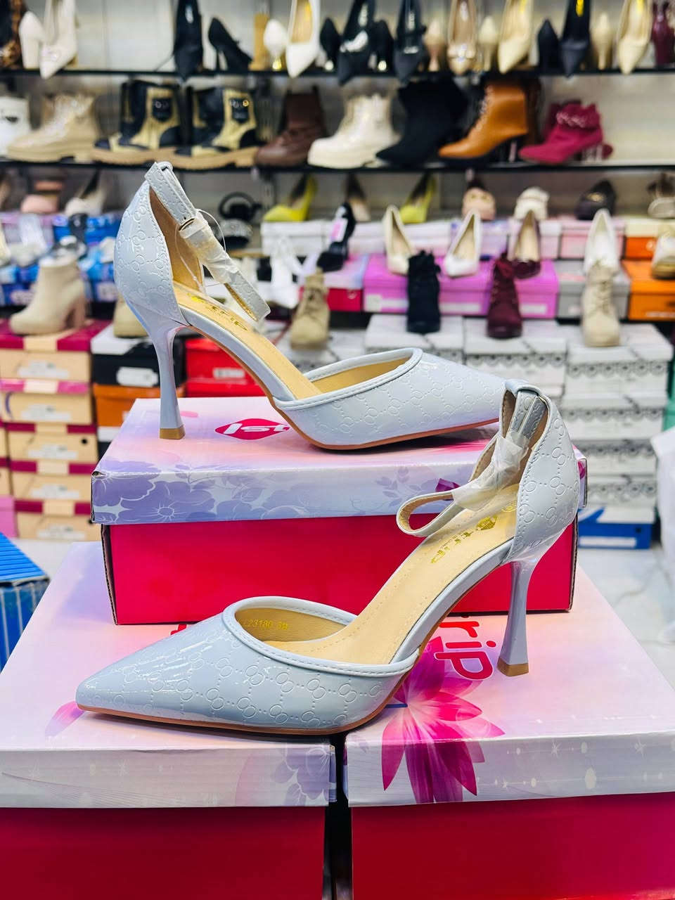 وصلتنا $   ، موديلات جديدة مختلفة 😍
أحدث الموديلات لـ 2026 
 
✅ تميزي بإطلالة جميلة وساحرة مع (#محلات_فاروق_عمر )

#تخفيضات 
يتوفر حذاء نسائي  طبي 
القياسات كامله من 37_41
سعر القطعه  15.000

🌺 تواصلي عبر الخاص واطلبيه الآن قبل نفاذ الكمية او واتس ***********

العنوان/ الفلوجة  شارع كراج الفورتات خلف الحديقه العامه قرب___ مول الوليد___
تتوفر خدمة التوصيل لكل العراق ب🚕
إلى بغداد خلال 24 ساعة - وإلى المحافظات خلال 48 ساعة
