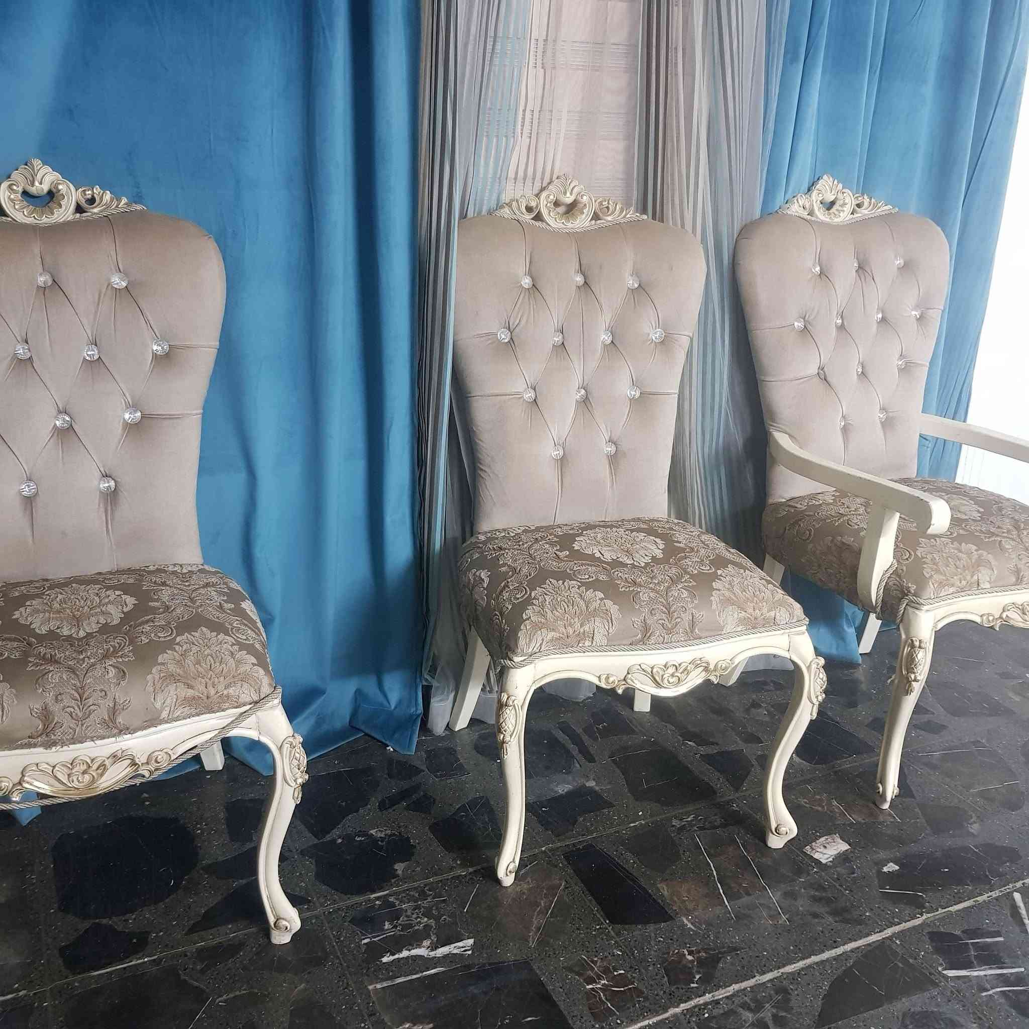 تخم عشر مقاعد مع طبله وسطيه مع ميز طعام و٦ كراسي   سيت كامل للبيع


**إذا كنت صاحب هذا الإعلان وتريد حذفه لأي سبب، رجاءا أرسل رسالة إلى الدعم الفني**