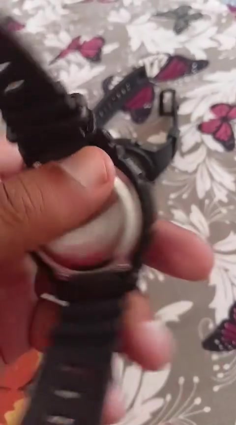 ساعات ضد الماء ولايت 
شهر ويوم 
للبيع سعر القطعه ١٥ الف فقط 
رقم 
***********
