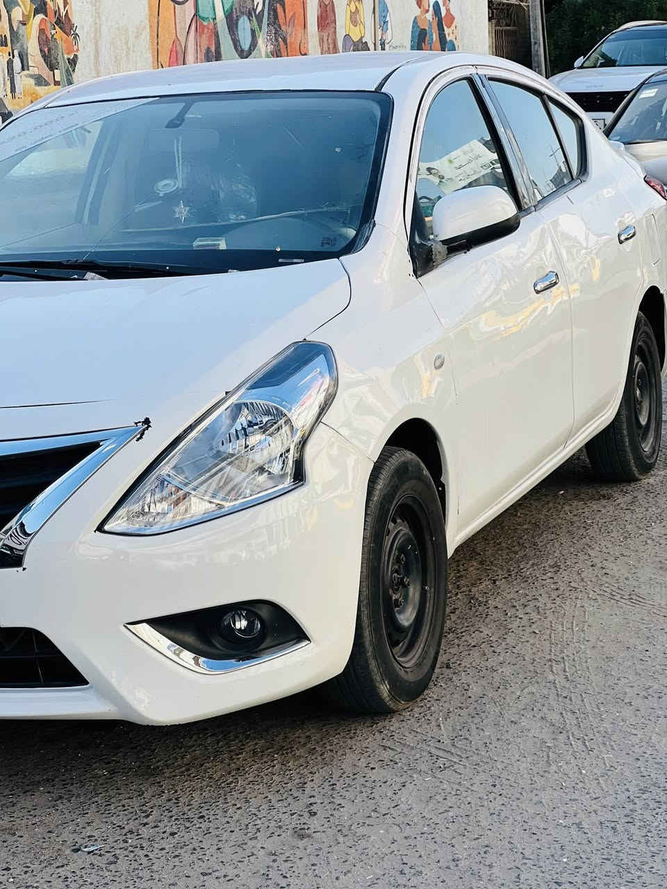 نيسان سني هندي ام بليته زركه موديل ٢٠١٦
سيارة مبدل بيها جاملغات الكدام ثنين ودعاميه 
تبريد واحد على واحد ١٠٠٪؜ 
كير جديد 
محرك خير من الله 
سيارة نسويتها منتهيه 
سيارة نصبتها كلش حلوه 
رايدها ب ٨٠$ وبيها مجال 
مكان سيارة بصره الجزائر
***********
